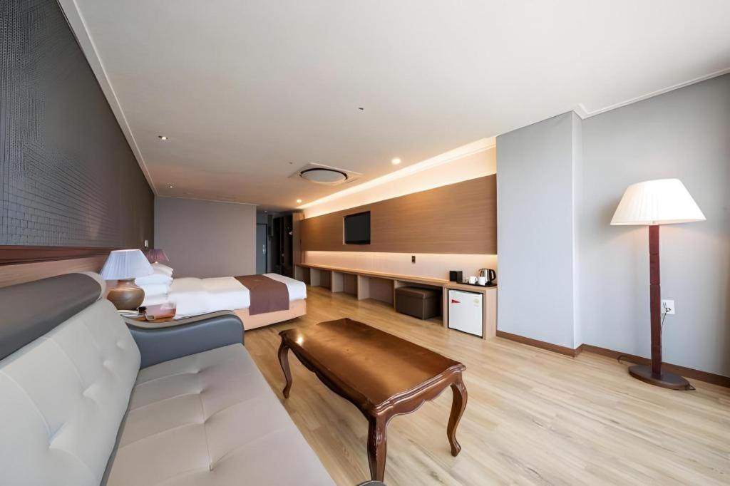 Hotel Homers Пусан Екстер'єр фото